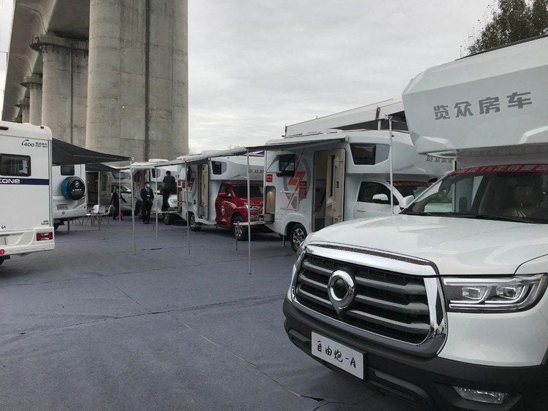 炮營集合，連看自由炮房車