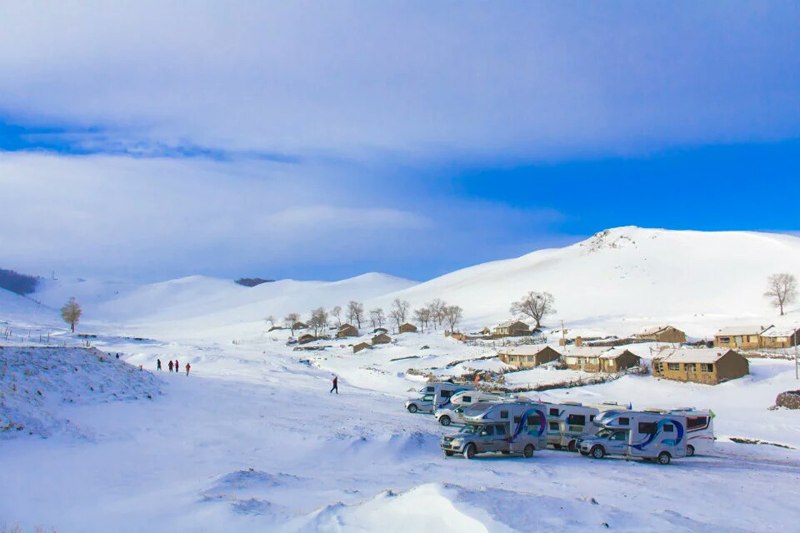 踏雪前行，房車也能雪地越野