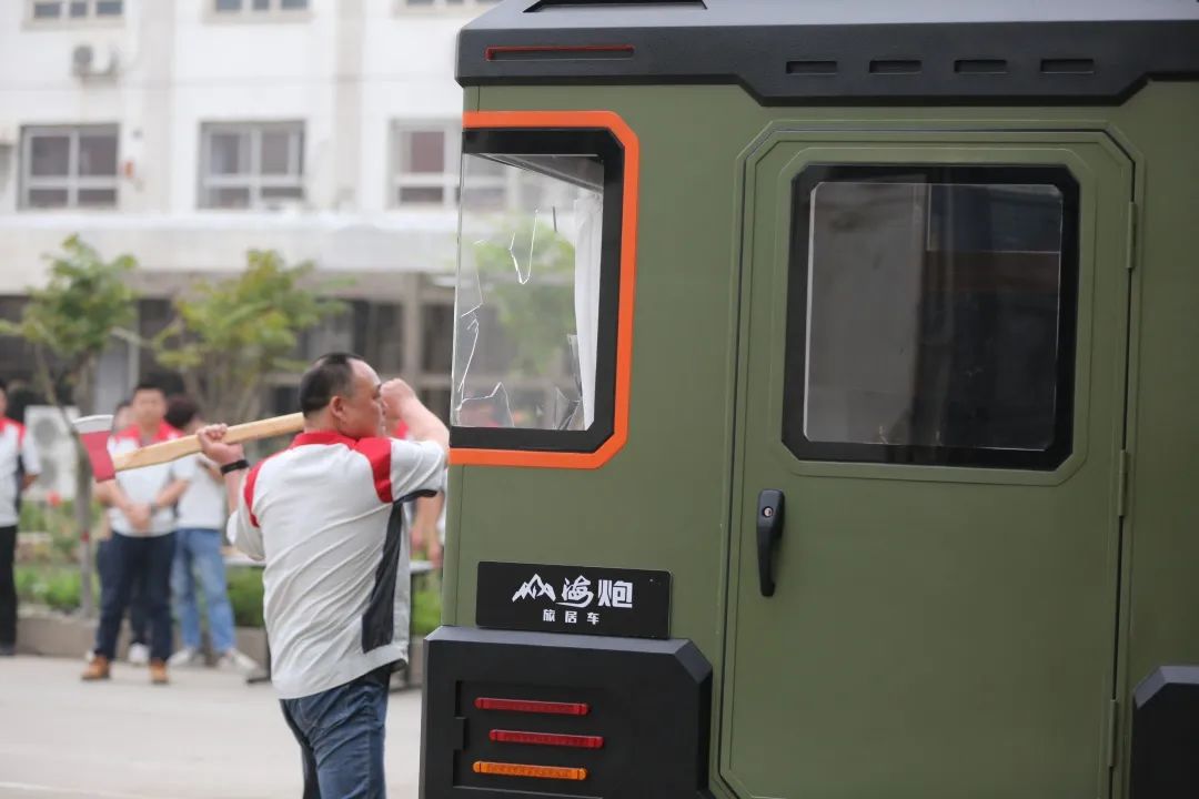 砸掉山海炮旅居車，覽眾房車究竟在搞什么？